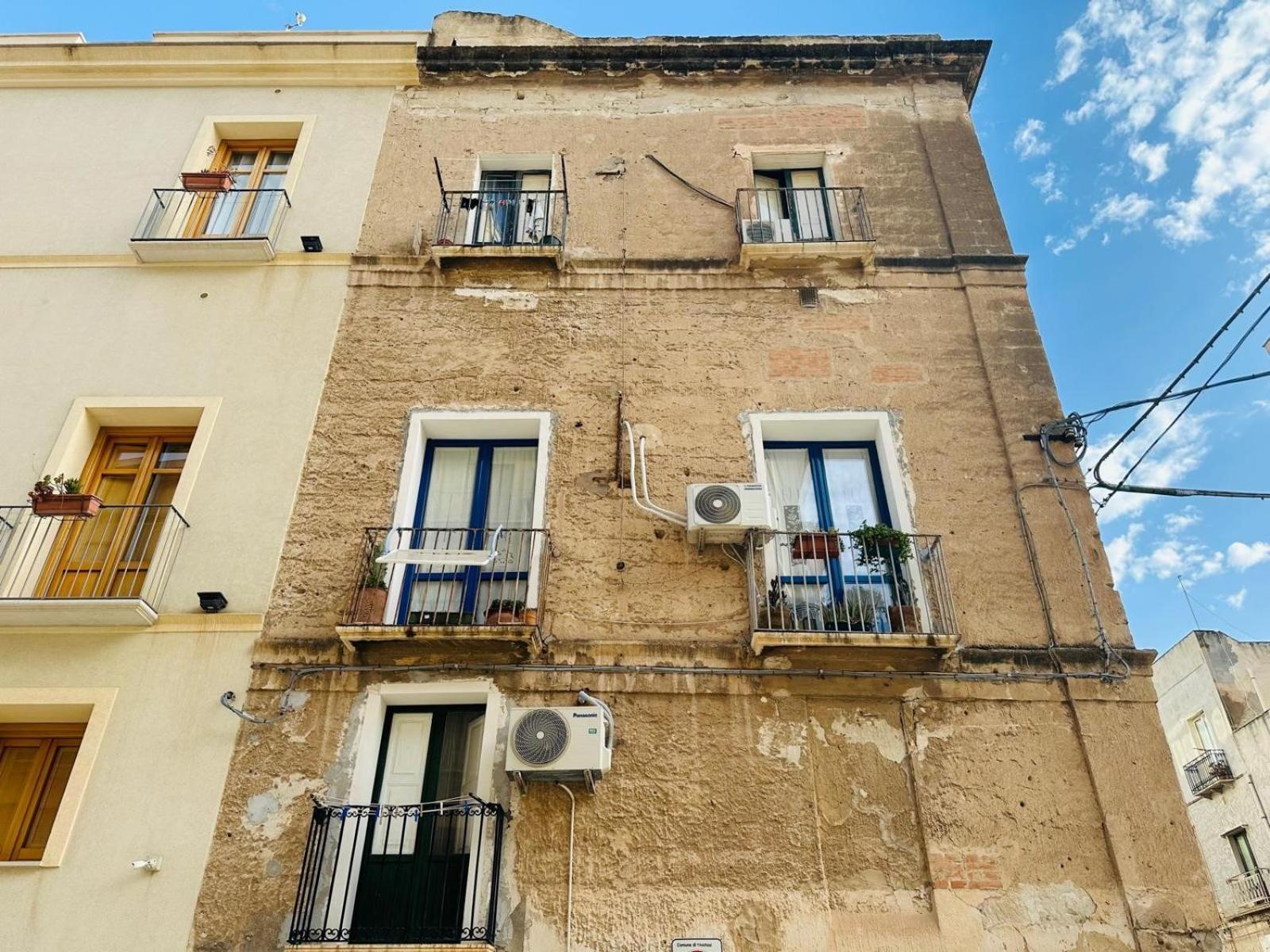 Donna Jona Apartment Trapani Bagian luar foto